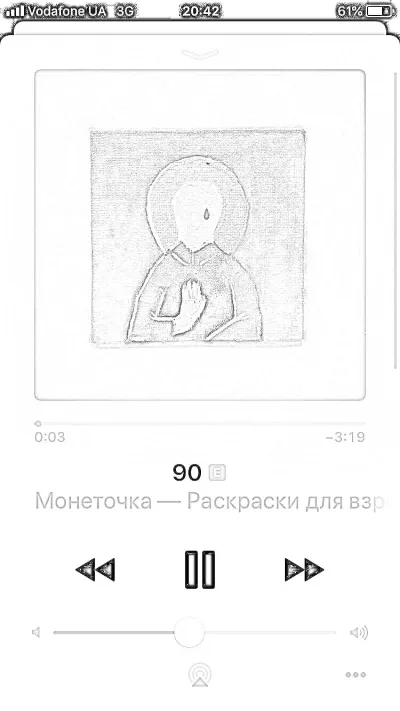 Монеточка прижала руку к груди