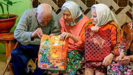 Подарки престарелым людям