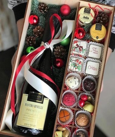 Коробка для вина подарочная с конфетами